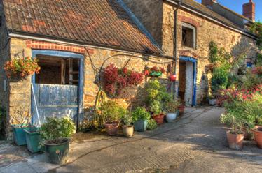 Colourful Dorset Farmhose Colourful Dorset Farmhose